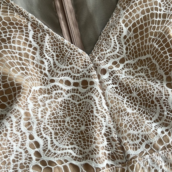 MESH NUDE AND WHITE LACE MINI DRESS - Picture 2 of 5